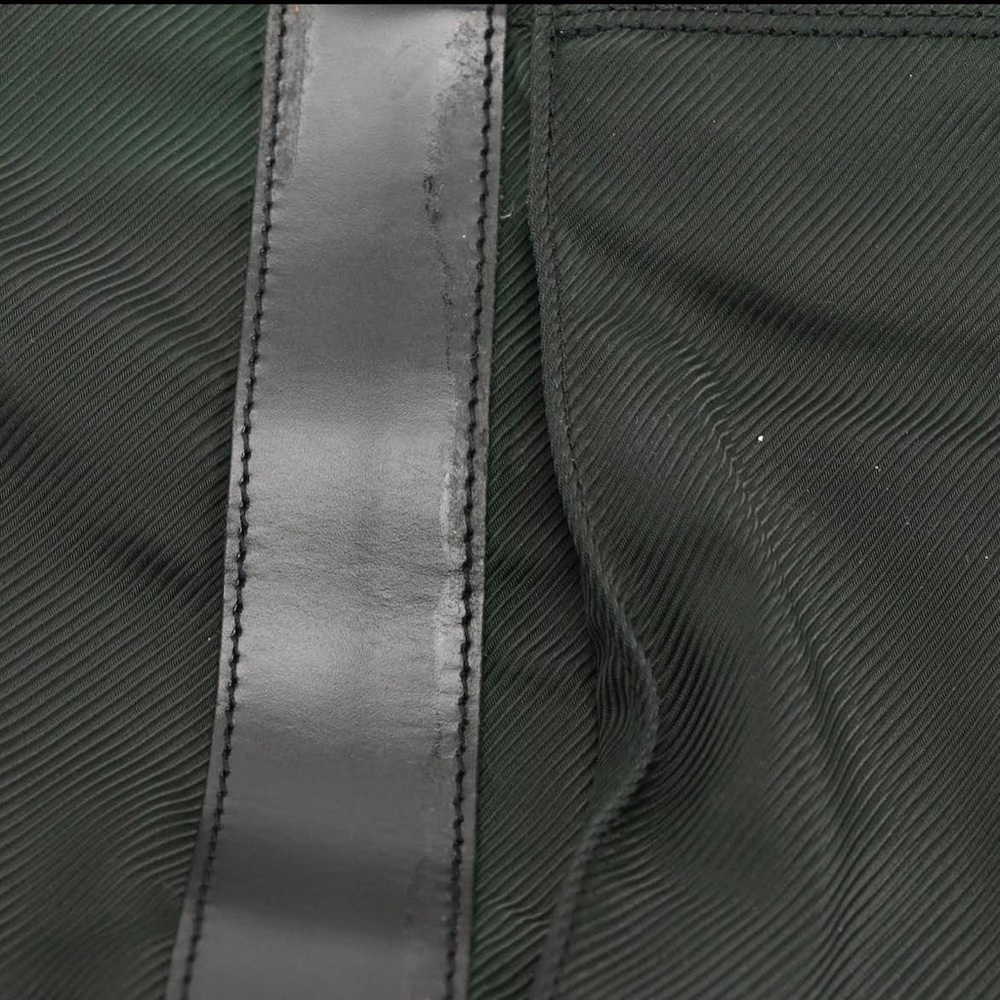 Louis Vuitton Taiga Gibeciere Garment Bag 💼 - Picture 9 of 12